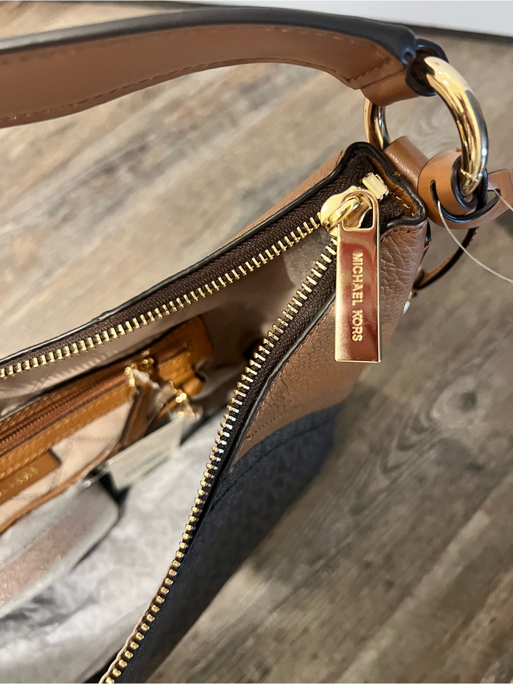 Michael Kors Aria Large Monogram Shoulder Bag • Brown/Luggage NWT - Picture 7 of 9